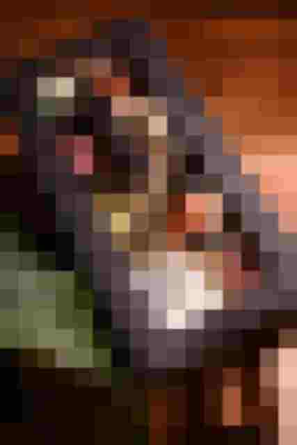 Geschenkbox mit EISL Bio-Produkten auf Holztisch